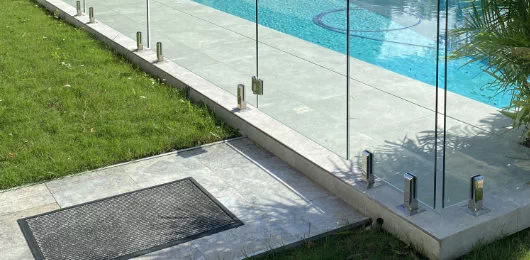 Frameless Pool Fence Image
